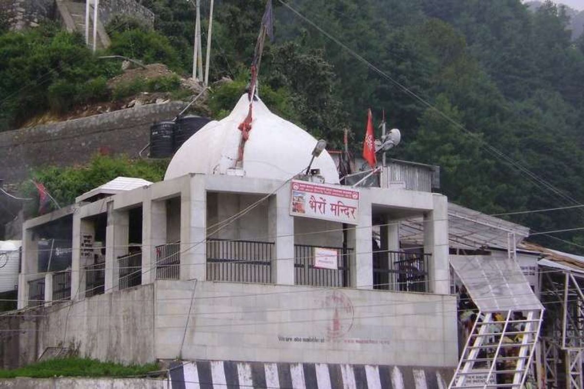 Maa-Vaishno-Devi-Temple-knowexact